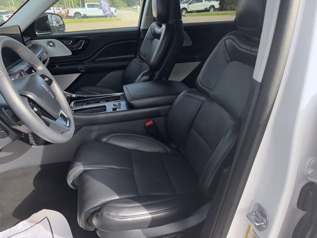 Used 2025 Lincoln Aviator Reserve w/ Luxury Package image 11