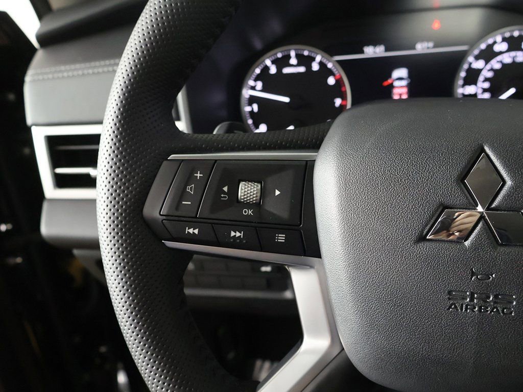 New 2026 Mitsubishi Outlander SE image 44