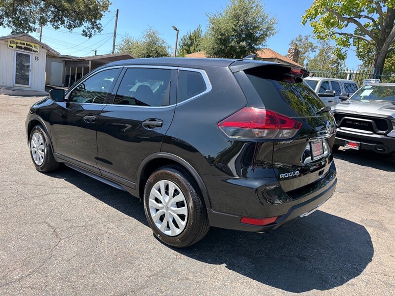 Used 2020 Nissan Rogue S FWD image 11