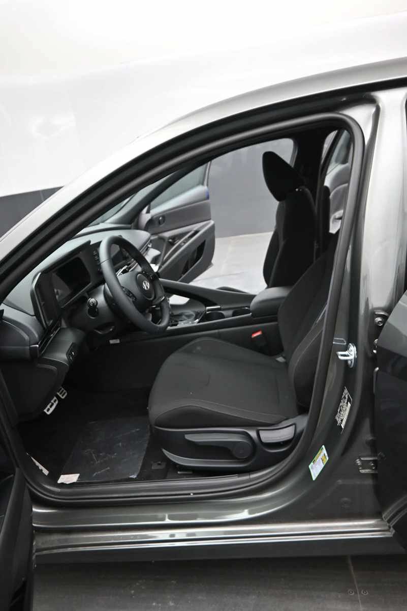 New 2026 Hyundai Elantra SEL Sport Premium FWD image 17