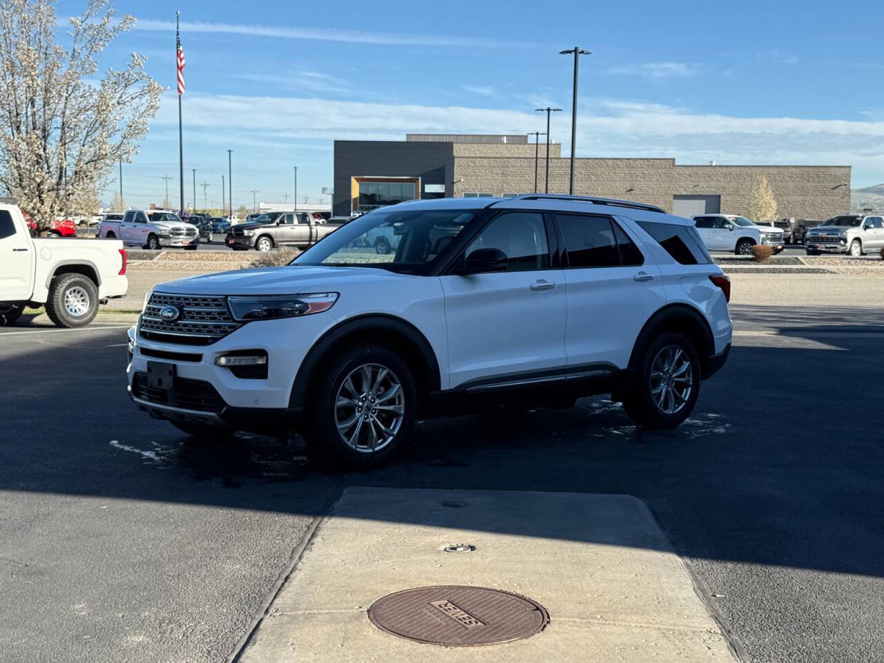 Used 2021 Ford Explorer Limited w/ Equipment Group 301A image 5