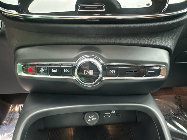 Used 2024 Volvo XC40 B5 Plus AWD/4WD image 37