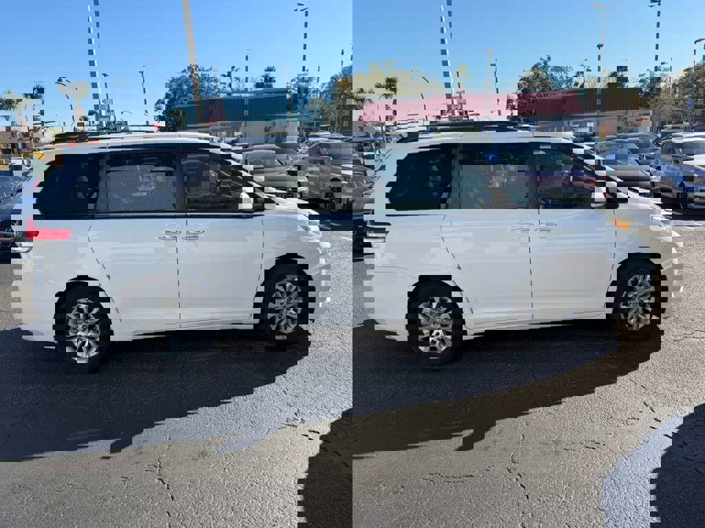 Used 2012 Toyota Sienna XLE w/ XLE Navigation Pkg image 9