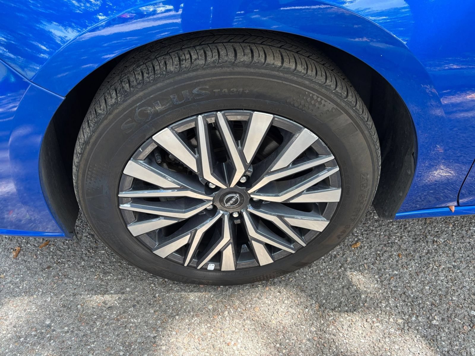 Used 2025 Nissan Altima 2.5 SV FWD image 25
