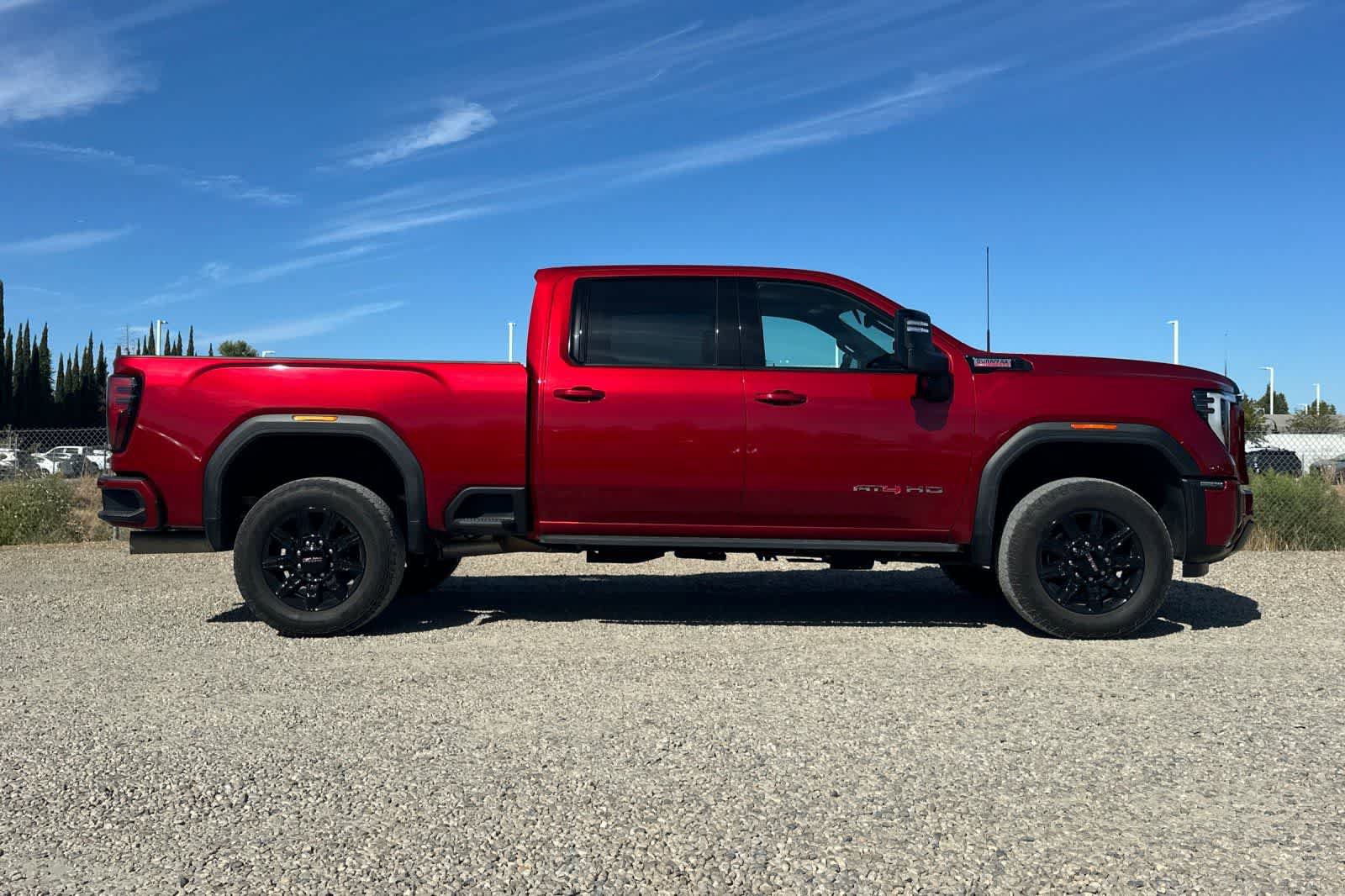 Used 2024 GMC Sierra 2500 AT4 w/ AT4 Premium Plus Package AWD/4WD image 9