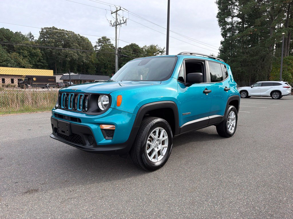 Used 2022 Jeep Renegade Sport w/ Sport Appearance Group AWD/4WD image 2