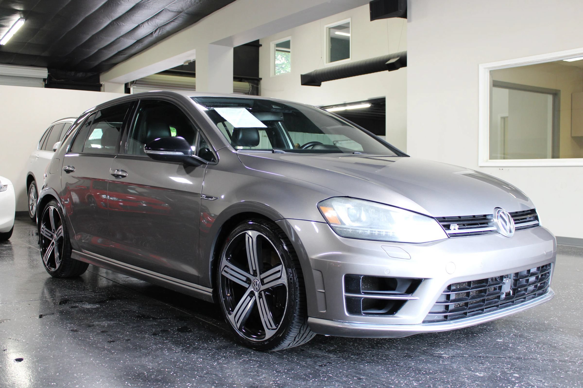 Used 2016 Volkswagen Golf R 4-Door w/ Driver Assistance Package AWD/4WD image 34