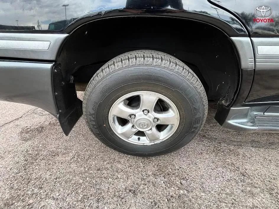 Used 2001 Toyota Land Cruiser AWD/4WD image 19