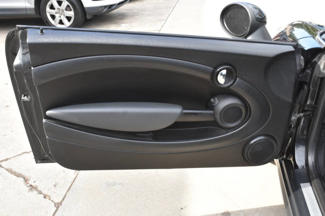 Used 2012 MINI Cooper Convertible image 30