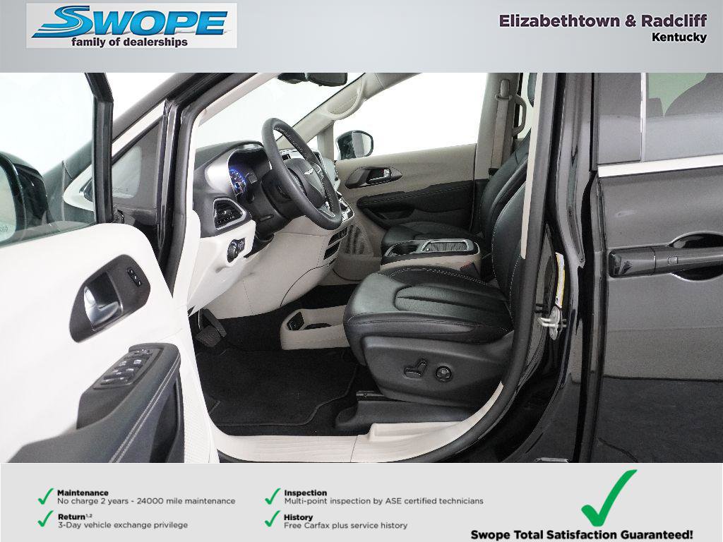 Certified 2024 Chrysler Pacifica Touring-L image 13