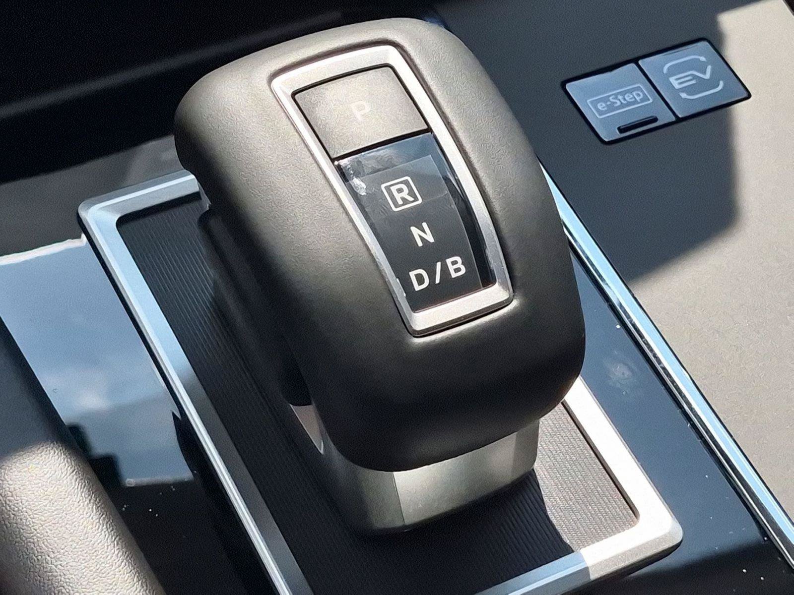 New 2026 Nissan Rogue SL AWD/4WD image 12