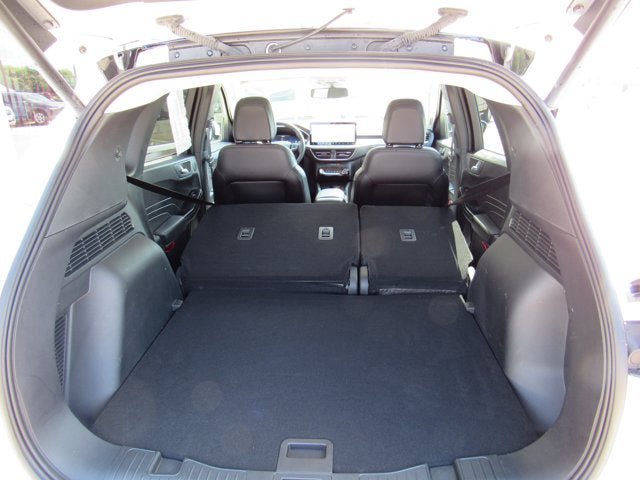 Used 2025 Ford Escape Platinum w/ Premium Technology Package AWD/4WD image 37