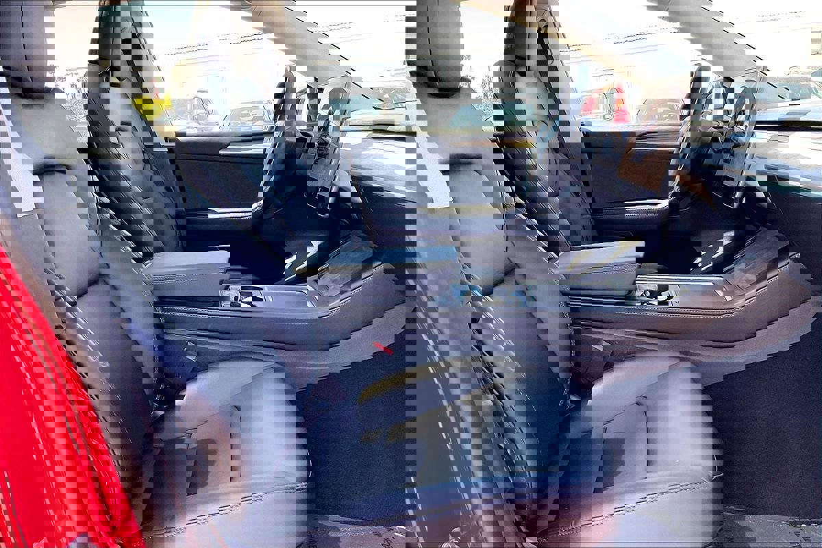 Used 2022 Tesla Model Y Long Range image 7