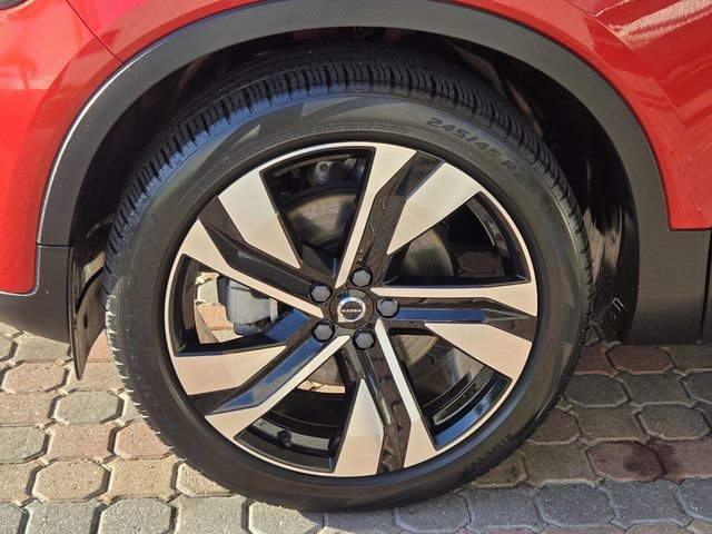 Certified 2023 Volvo XC40 B5 Plus w/ Protection Package Premier image 13