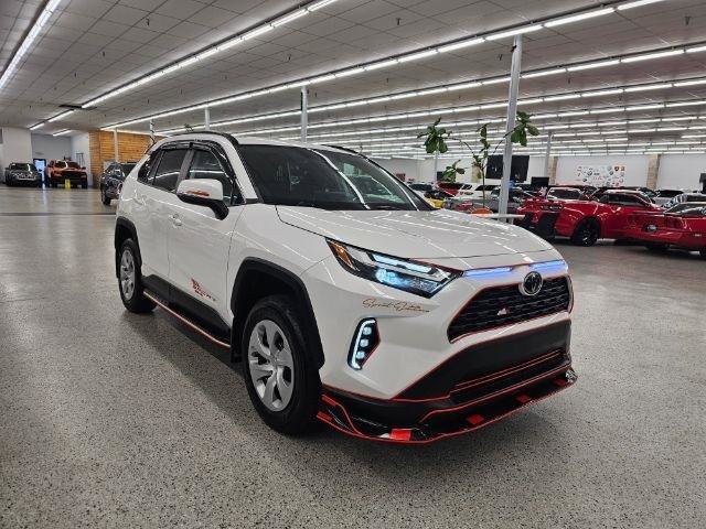 Used 2022 Toyota RAV4 XLE w/ Convenience Package FWD image 3
