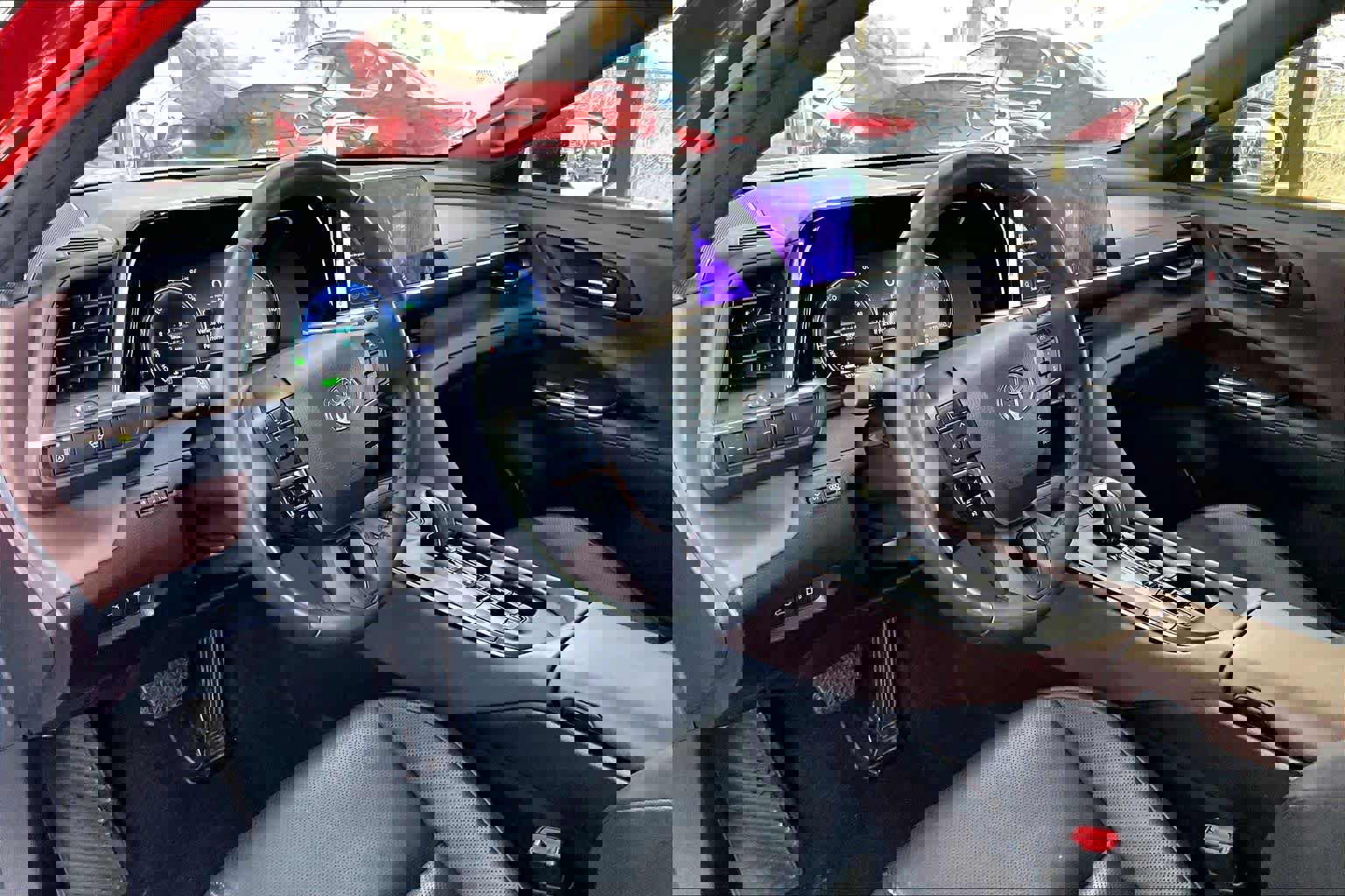 Used 2023 Toyota Crown Limited image 17