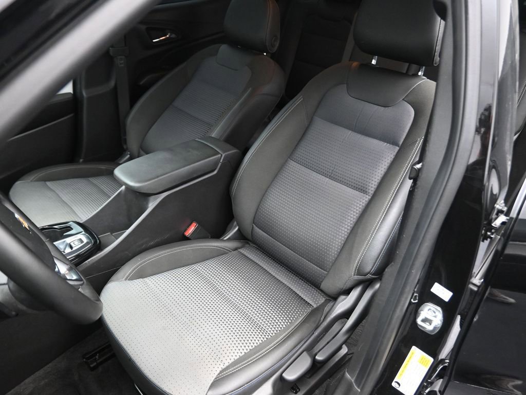 Used 2025 Chevrolet Trax LT w/ Driver Confidence Package image 11