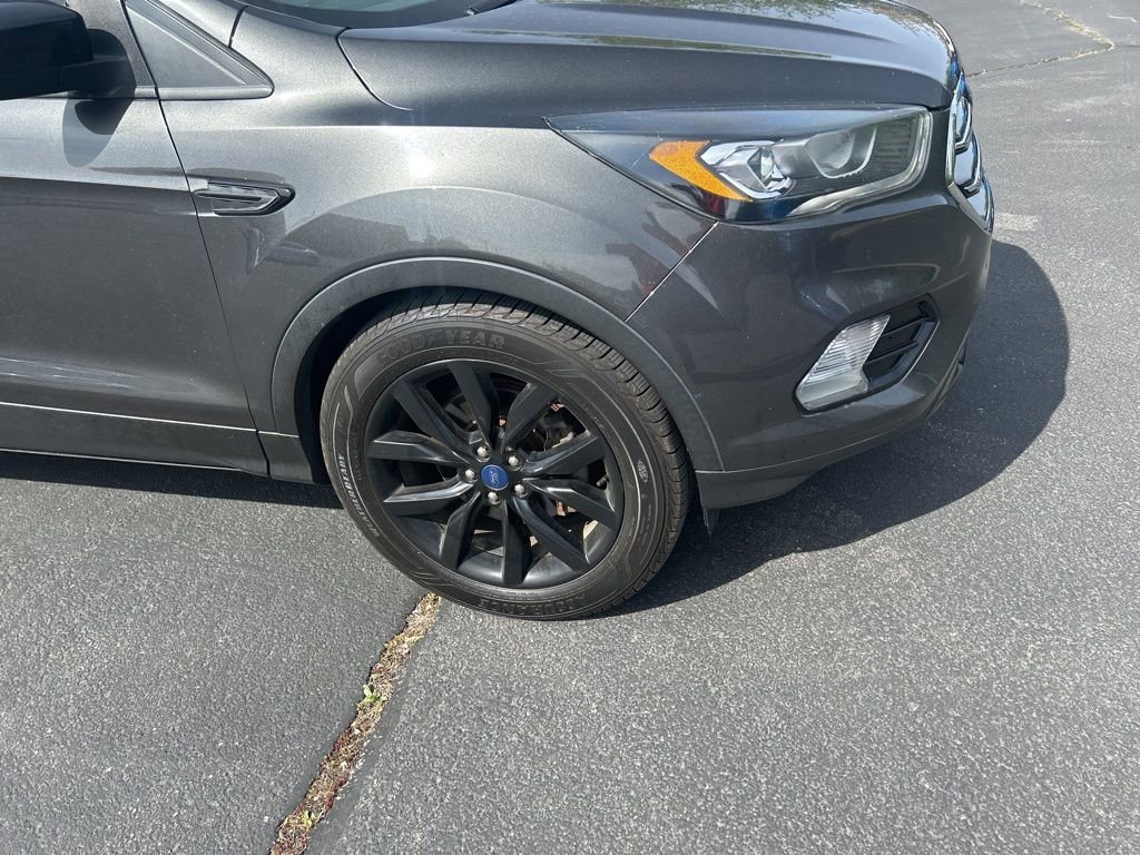 Used 2018 Ford Escape SE w/ SE Sport Appearance Package image 12