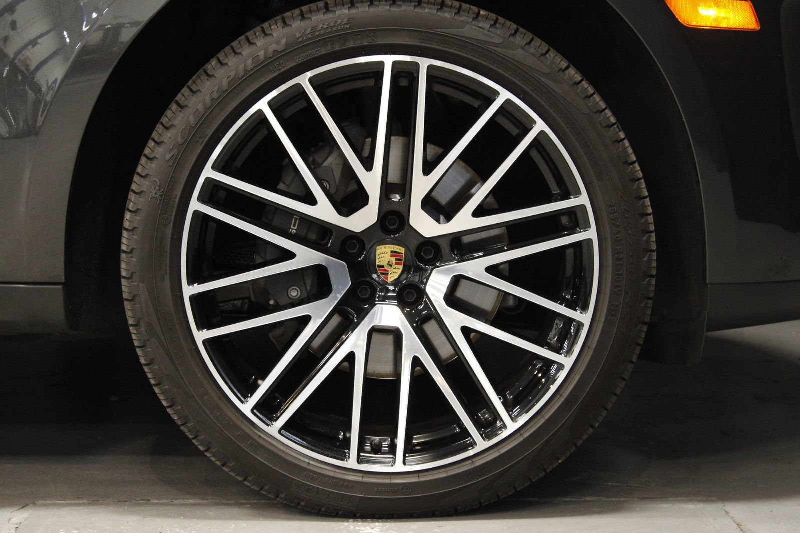 Certified 2026 Porsche Macan AWD/4WD image 11