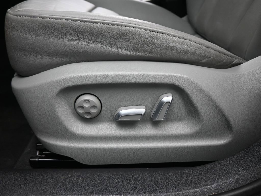 Used 2018 Audi Q3 2.0T Premium w/ Convenience Package FWD image 11