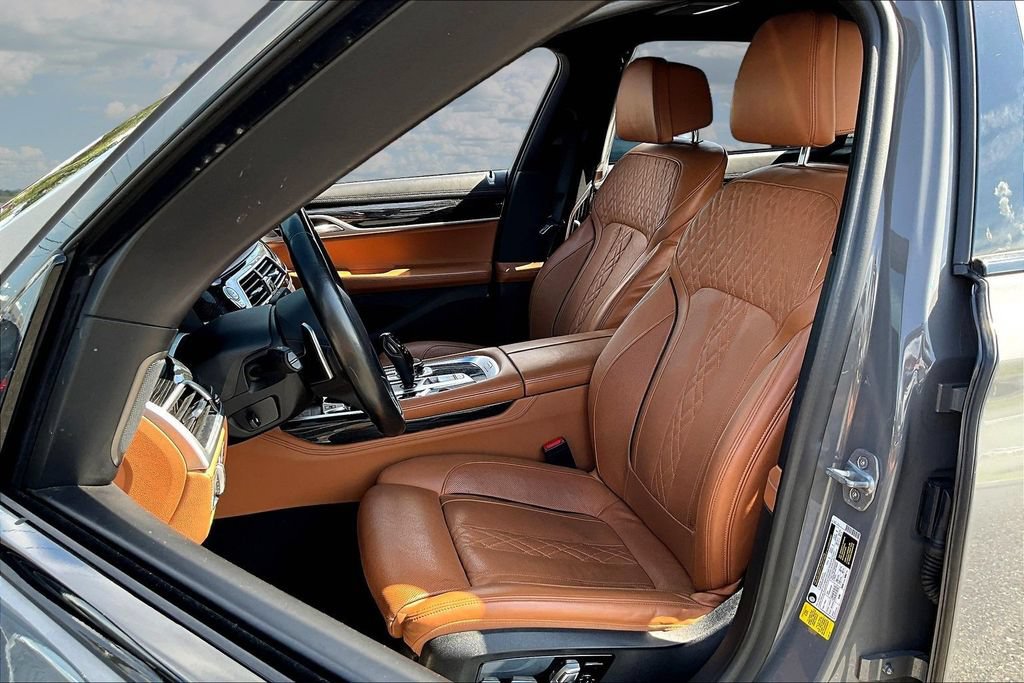Used 2020 BMW 740i w/ M Sport Package RWD image 21