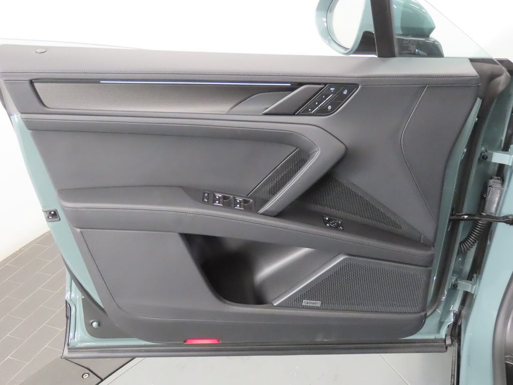 New 2026 Porsche Cayenne Turbo AWD/4WD image 37