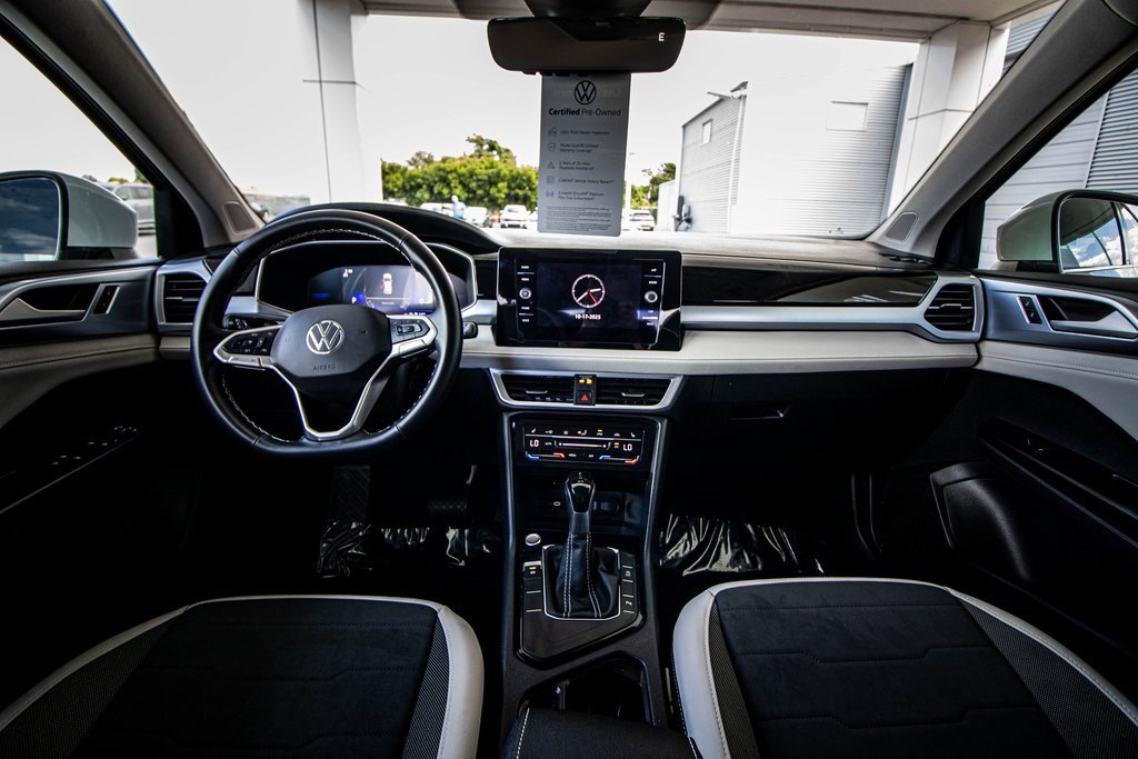 Certified 2025 Volkswagen Taos SE w/ Black Wheel Package image 30