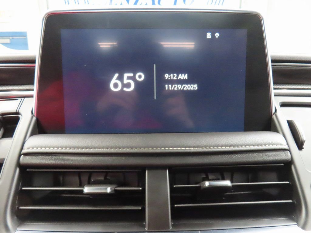 Used 2024 GMC Yukon XL SLT w/ SLT Premium Package image 13