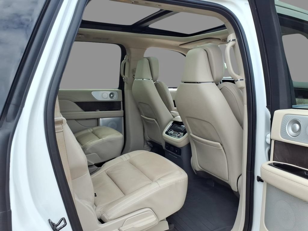 Used 2021 Lincoln Navigator L Reserve w/ Luxury Package AWD/4WD image 11