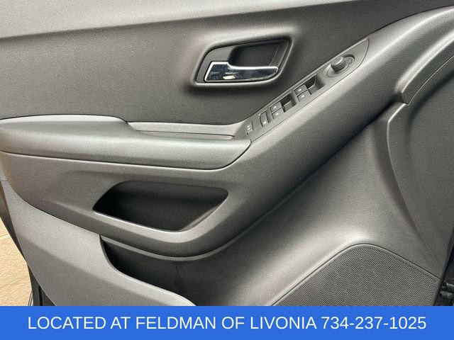 Certified 2022 Chevrolet Trax LT w/ LT Convenience Package image 21