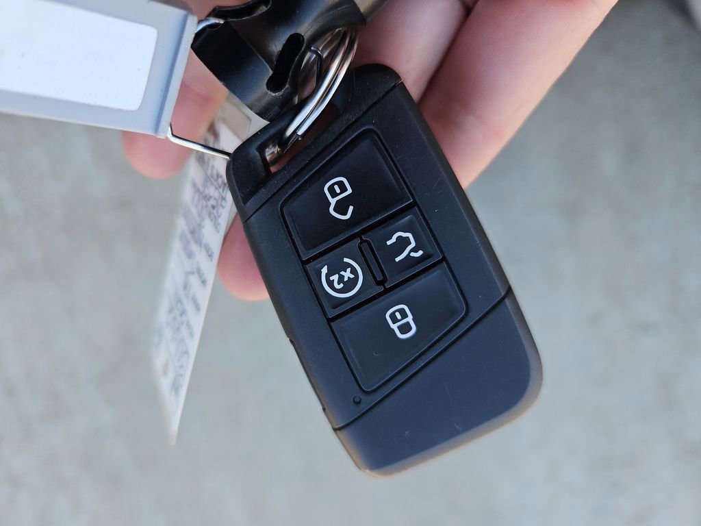 Used 2024 Volkswagen Tiguan Wolfsburg Edition image 38