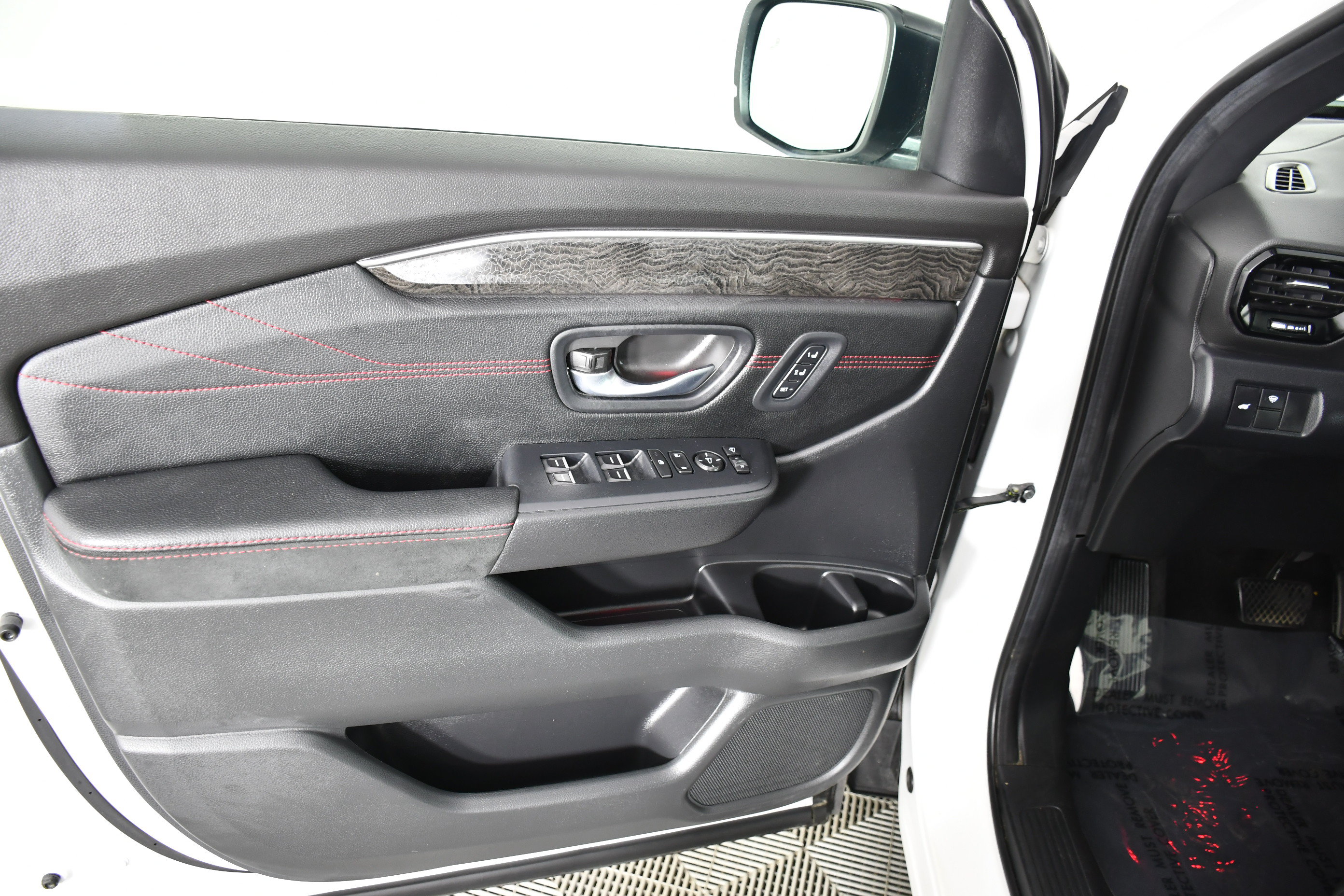 Certified 2026 Honda Pilot Black Edition image 37