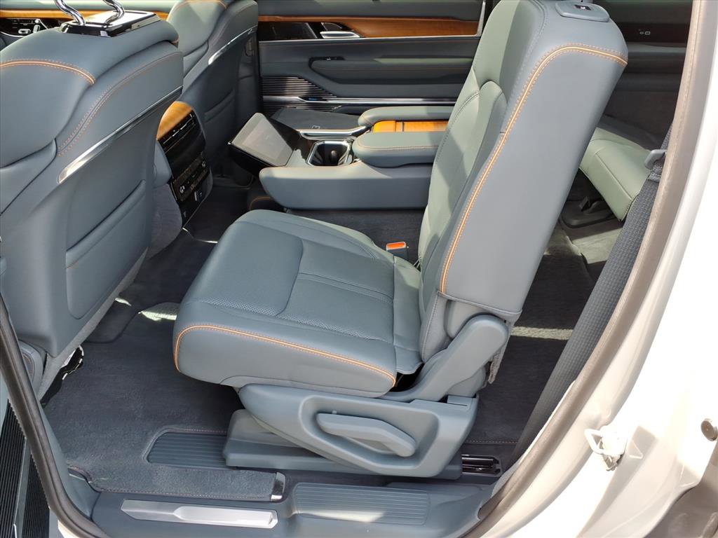 Used 2022 Jeep Grand Wagoneer Series II w/ Convenience Group III image 12