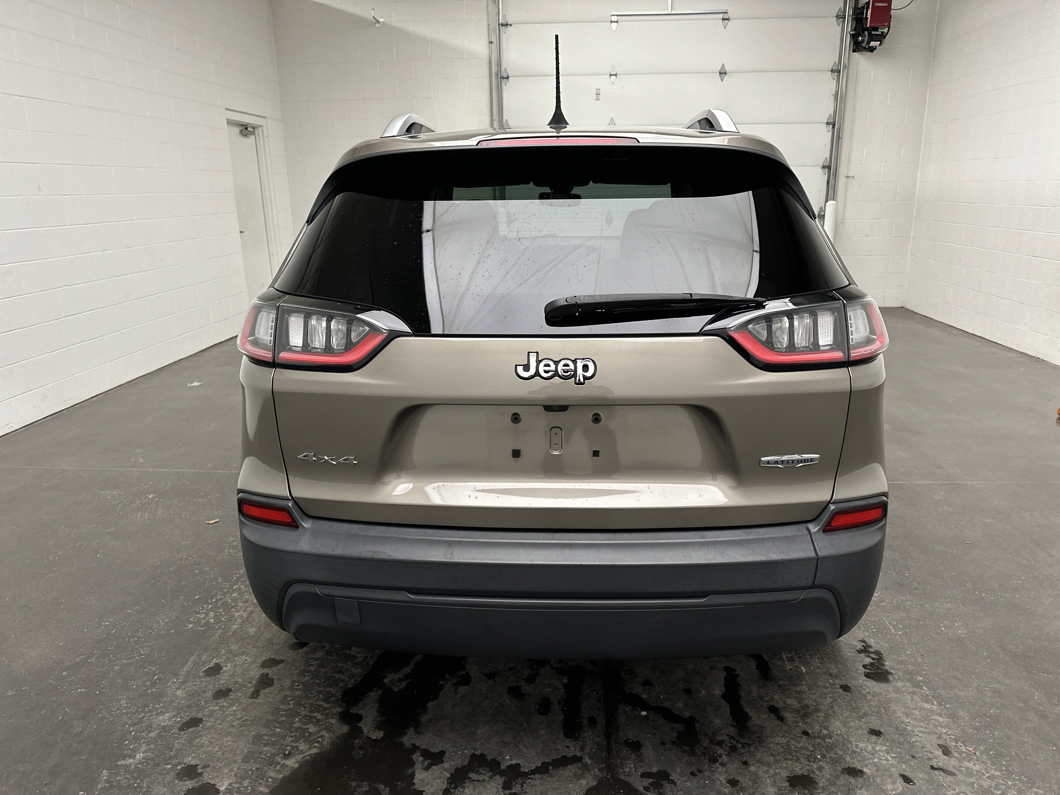 Used 2019 Jeep Cherokee Latitude Plus w/ Comfort/Convenience Group image 7