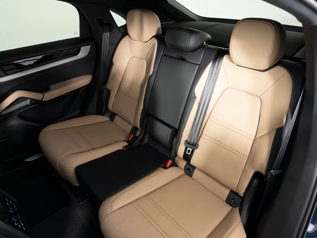 New 2026 Porsche Cayenne Coupe AWD/4WD image 41