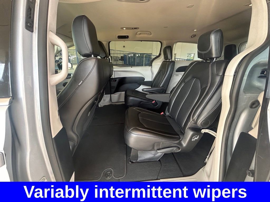 Used 2024 Chrysler Pacifica Touring-L image 32