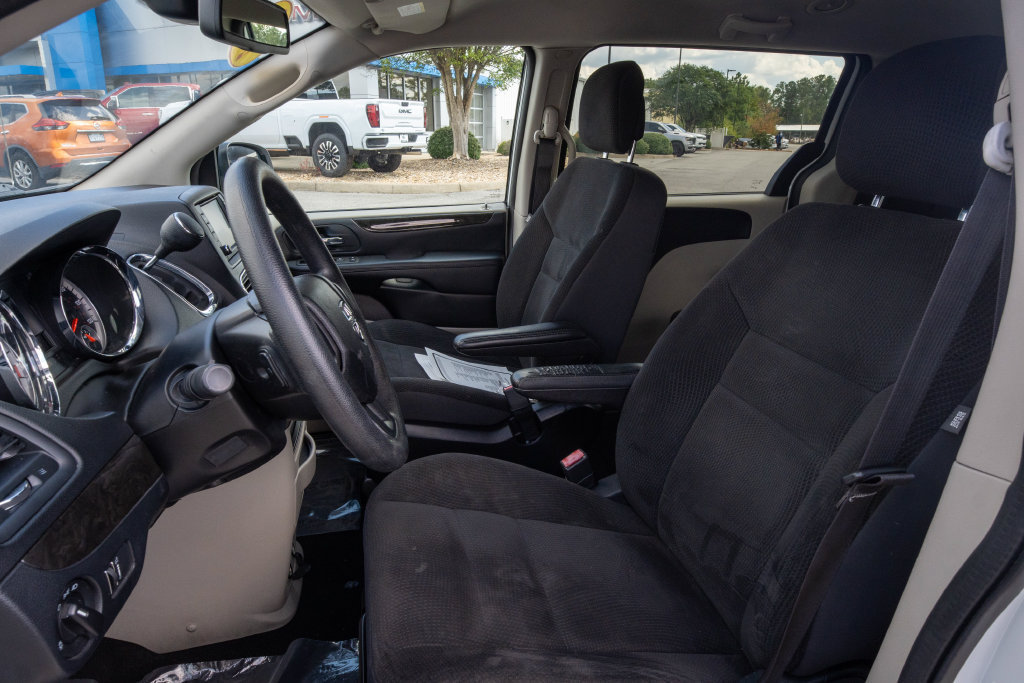 Used 2019 Dodge Grand Caravan SE w/ UConnect Hands-Free Group FWD image 14