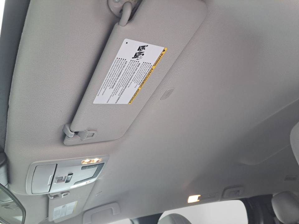 Used 2025 Toyota Sienna LE AWD/4WD image 14
