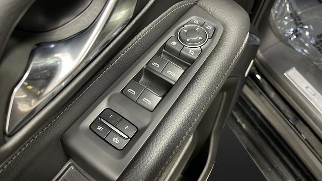Used 2023 GMC Yukon XL Denali AWD/4WD image 23