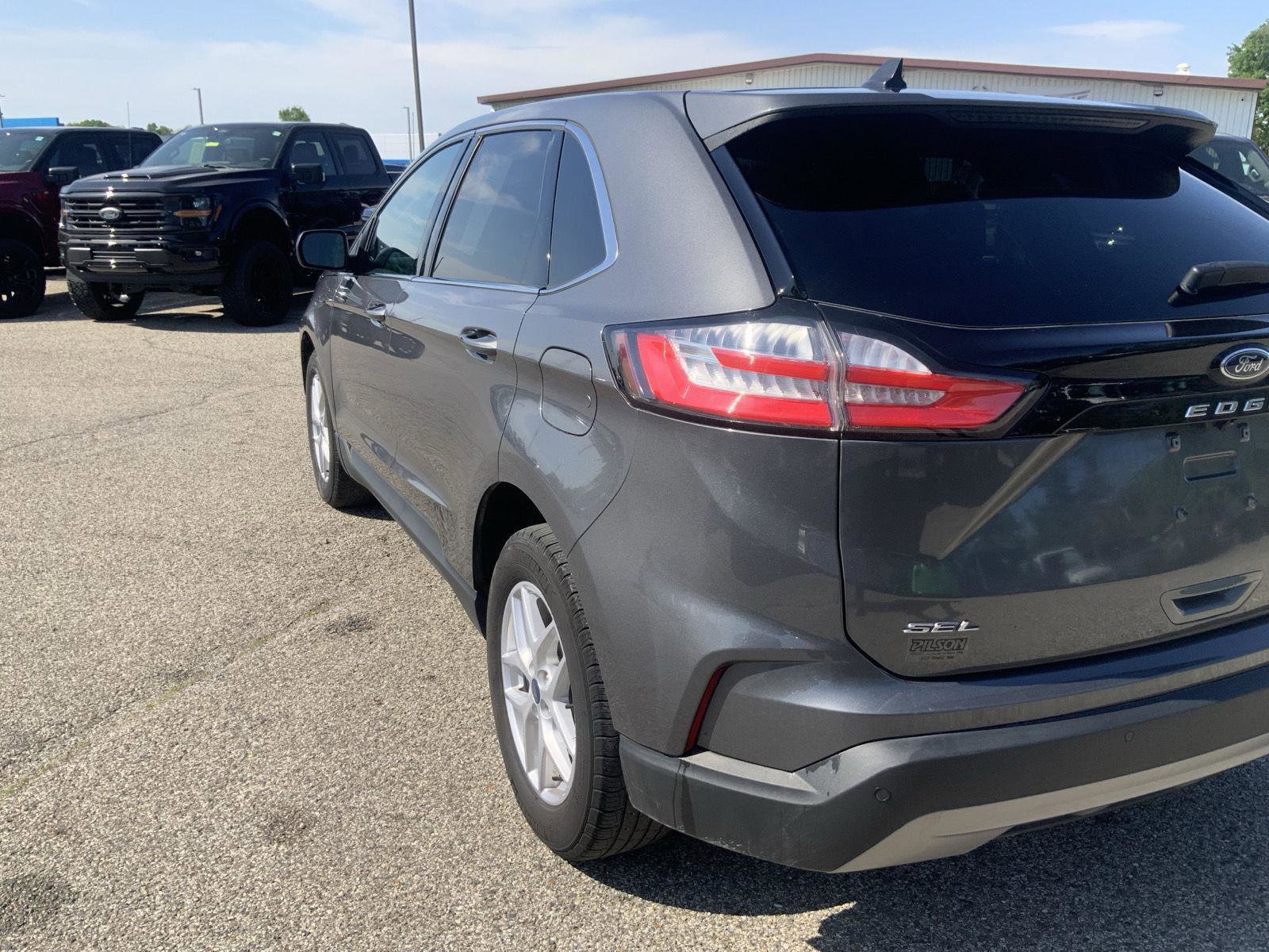 Used 2021 Ford Edge SEL w/ Convenience Package AWD/4WD image 12