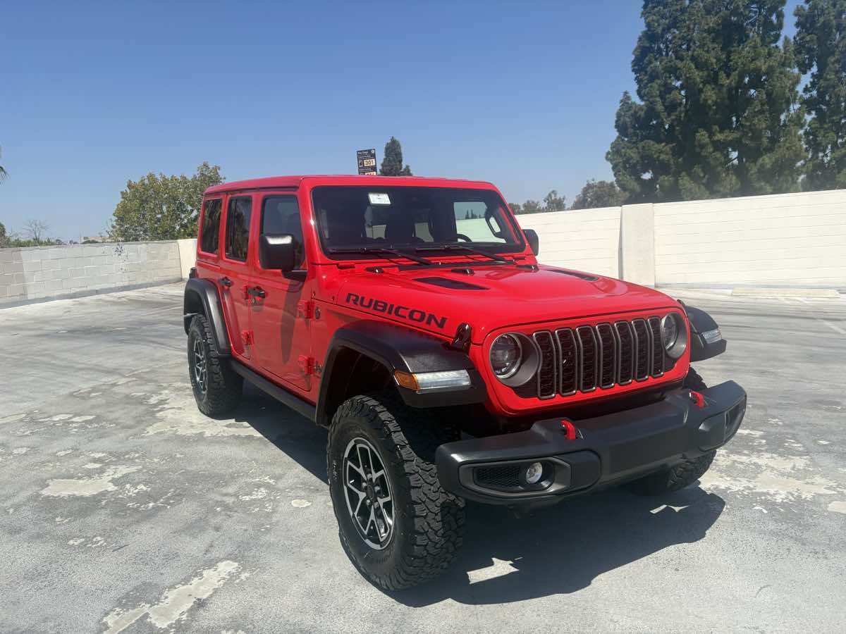 Used 2025 Jeep Wrangler Unlimited Rubicon w/ Convenience Group AWD/4WD image 41