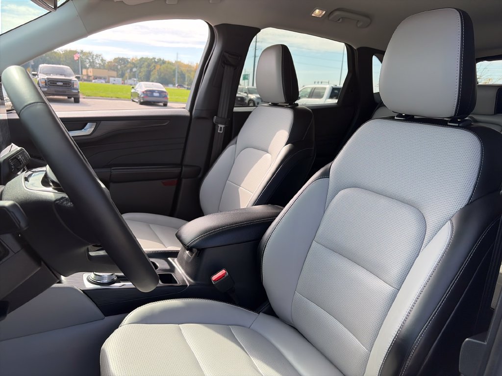 Used 2024 Ford Escape Platinum AWD/4WD image 16