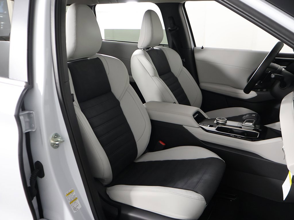 New 2025 Mitsubishi Outlander SE image 32