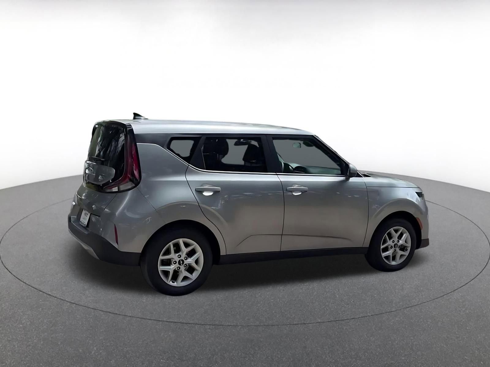 Used 2025 Kia Soul LX w/ LX Technology Package FWD image 14