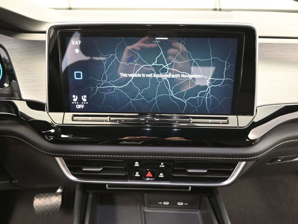 Used 2024 Volkswagen Atlas Cross Sport SE image 31