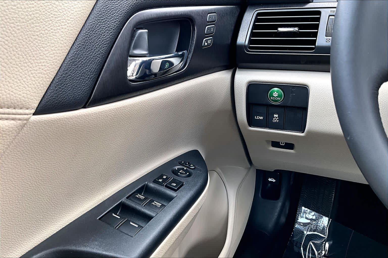 Used 2014 Honda Accord EX-L image 32