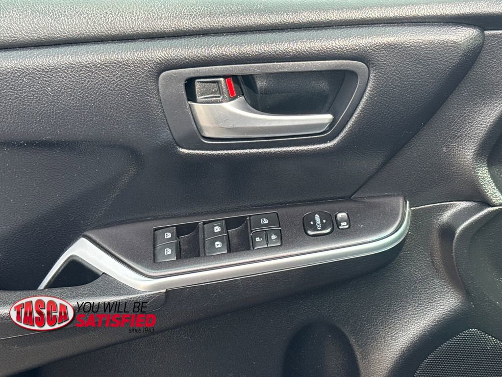 Used 2017 Toyota Camry SE w/ Moonroof Package FWD image 33