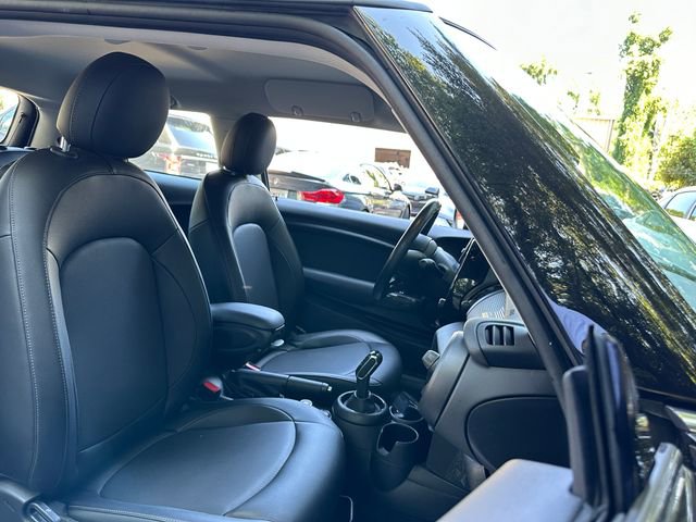 Used 2020 MINI Cooper 2-Door Hardtop w/ Storage Package image 26