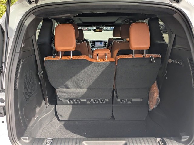 New 2026 Chrysler Pacifica Pinnacle image 13