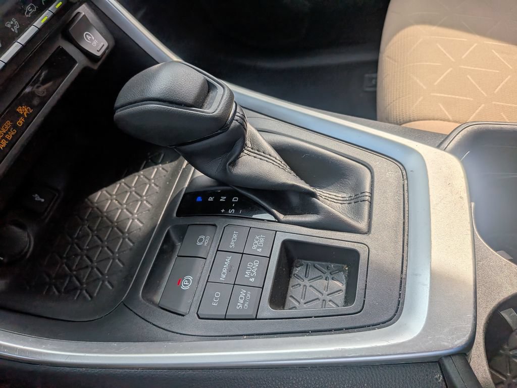 Used 2020 Toyota RAV4 XLE w/ All Weather Liner Package AWD/4WD image 15